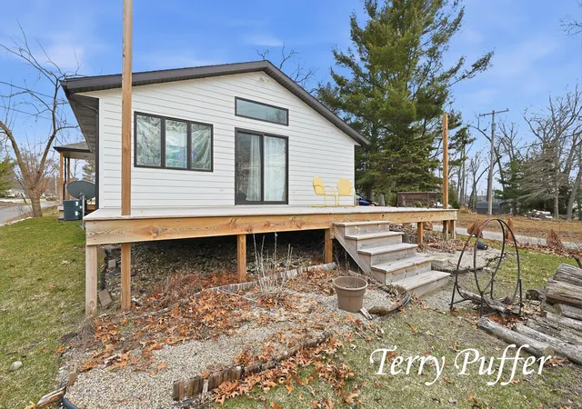 Photo 3 of Single family home for sale at 1559 Glenwood Ave, Muskegon, MI 49445 | MLS# 71026012106 | Listing updated on 2026-09-08