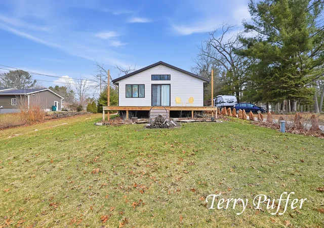 Photo 4 of Single family home for sale at 1559 Glenwood Ave, Muskegon, MI 49445 | MLS# 71026012106 | Listing updated on 2026-09-08