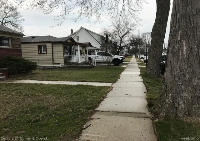 Photo 3 of Single family home for sale at 729 Cleophus Pkwy, Lincoln Park, MI 48146 | MLS# 20261019786 | Listing updated on 2026-07-06
