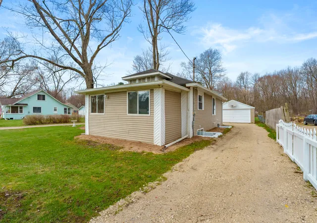 3rd image of 5171 N 20Th St N, Kalamazoo, MI 49004 | MLS# 66026012132