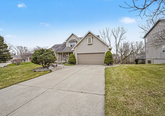 Photo 2 of Single family home for sale at 6131 Pine Crk Ct, Grand Blanc, MI 48439 | MLS# 5050202650 | Listing updated on 2026-08-18