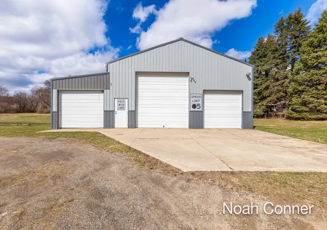 3rd image of 5295 Belding Rd Ne, Rockford, MI 49341 | MLS# 65026012326