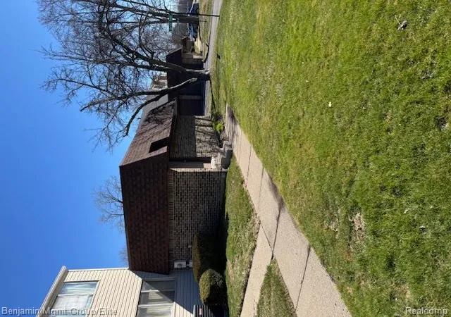 Photo 2 of Condo for sale at 7 Hampton Towne St #7, Southfield, MI 48075 | MLS# 20261020048 | Listing updated on 2026-08-04