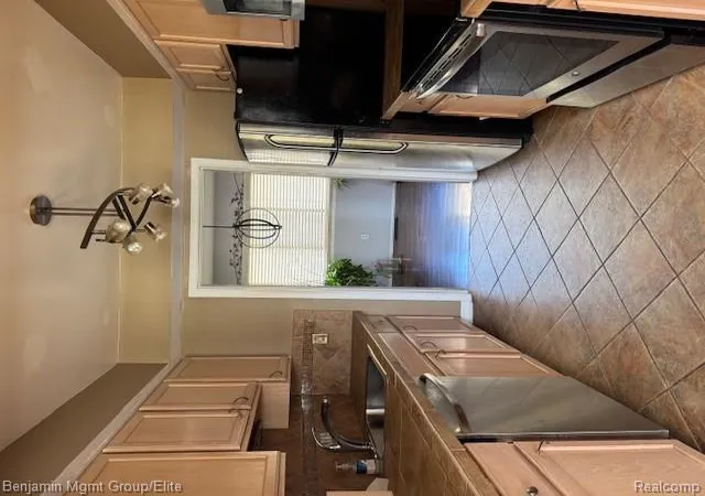 Photo 3 of Condo for sale at 7 Hampton Towne St #7, Southfield, MI 48075 | MLS# 20261020048 | Listing updated on 2026-08-04