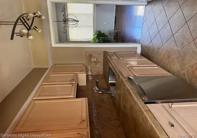 Photo 4 of Condo for sale at 7 Hampton Towne St #7, Southfield, MI 48075 | MLS# 20261020048 | Listing updated on 2026-08-04