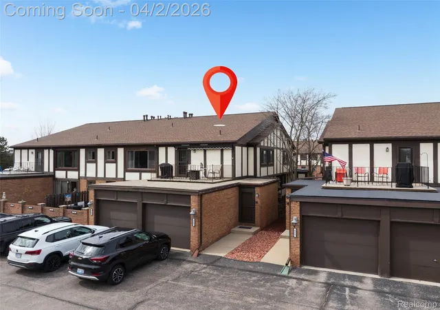 Photo 2 of Condo for sale at 517 Country Clb Dr, Saint Clair Shores, MI 48082 | MLS# 20261020178 | Listing updated on 2026-07-17