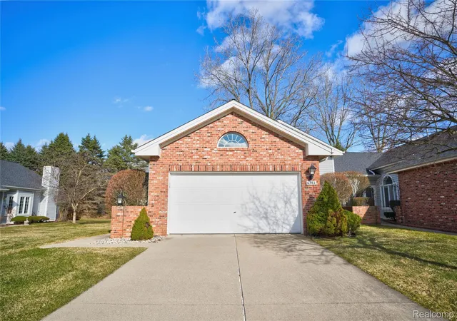 Condo for sale at 6361 Squire Lake Dr, Flushing, MI 48433 | MLS# 20261020193