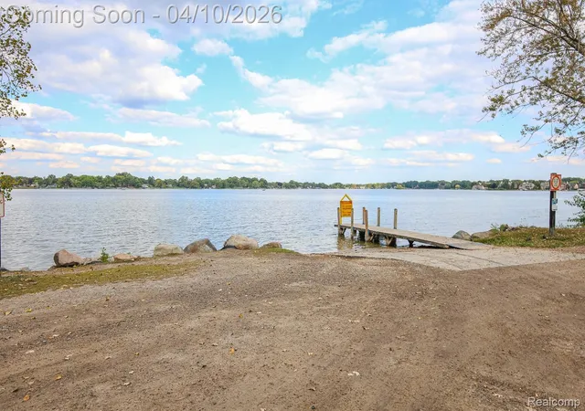 36th image of 3151 Loon Lake Shores Rd, Waterford, MI 48329 | MLS# 20261020227