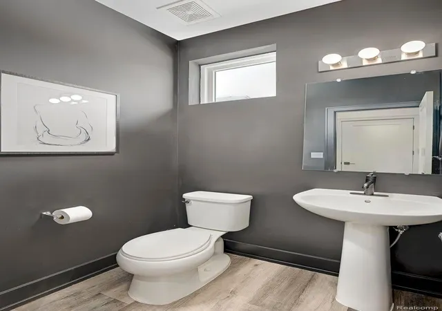 Listing Photo 2 - Condo for sale in building located at 3692 Trumbull St, Detroit, MI 48208 2943 - Unit #35