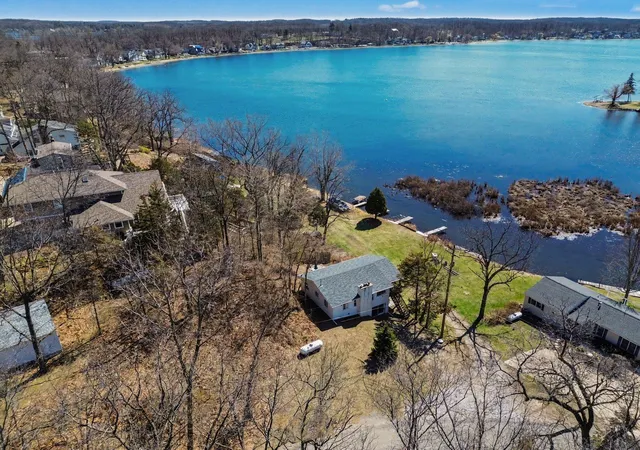 Homes for sale in Cambridge Township Lenawee, MI | 5884 Rays Dr, Cambridge Township Lenawee, MI 49265 | MLS# 81026012510