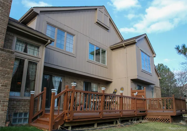 Listing Photo 4 - Condo for sale in building located at 37860 N Laurel Park Dr, Livonia, MI 48152