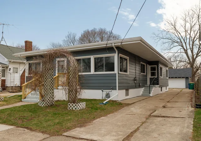 Photo 1 of Sale Pending at 62 Woodward Ave, Battle Creek, MI 49017 | MLS# 66026012543 | Listing updated on 2026-04-02