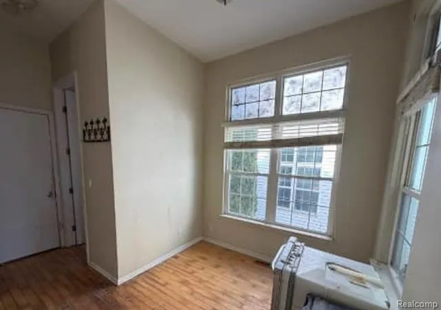 Listing Photo 5 - Condo for sale in building located at 1219 Portsmouth Dr, Howell, MI 48843