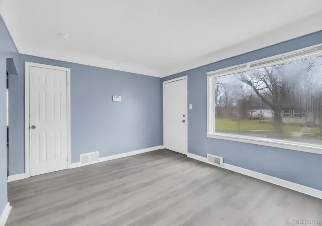 5th image of 7819 Longacre St, Detroit, MI 48228 | MLS# 20261020643
