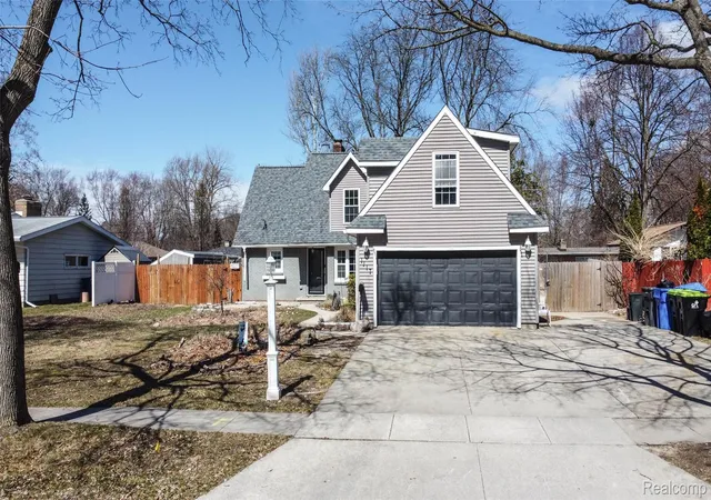 Photo 3 of Single family home for sale at 1117 Glendale St, Midland, MI 48642 | MLS# 20261020697 | Listing updated on 2026-07-07