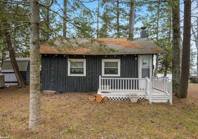 4th image of 6386 Tricks Way Dr, Kewadin, MI 49648 | MLS# 58050202984