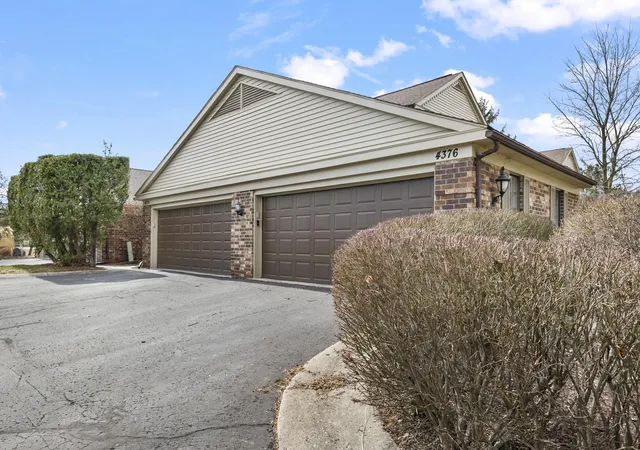 Photo 3 of Condo for sale at 4376 Knightsbridge Ln, West Bloomfield, MI 48323 | MLS# 81026012778 | Listing updated on 2026-07-29