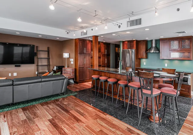 Listing Photo 5 - Condo for sale in building located at 112 Campau Cir NW, Grand Rapids, MI 49503