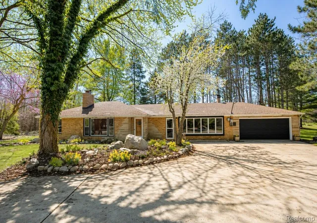 1st image of 8780 Dixie Hwy, Birch Run, MI 48415 | MLS# 20261020992
