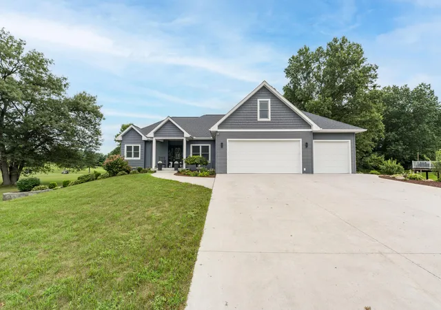 3rd image of 52039 Kern Dr, Three Rivers, MI 49093 | MLS# 66026012882