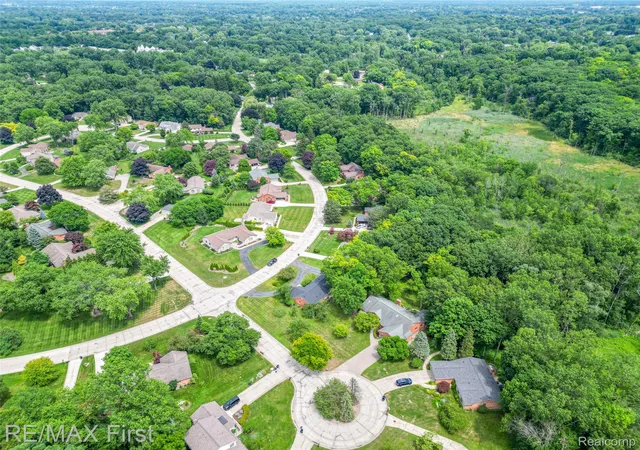 Photo 4 of Single family home for sale at 1899 Ledbury Dr, Bloomfield Hills, MI 48304 | MLS# 20261021020 | Listing updated on 2026-07-20