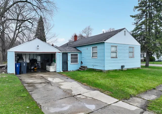 Photo 2 of Single family home for sale at 1301 Lavender Ave, Flint, MI 48504 | MLS# 20261021139 | Listing updated on 2026-07-06