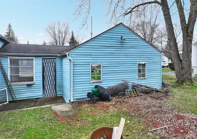 Photo 3 of Single family home for sale at 1301 Lavender Ave, Flint, MI 48504 | MLS# 20261021139 | Listing updated on 2026-07-06