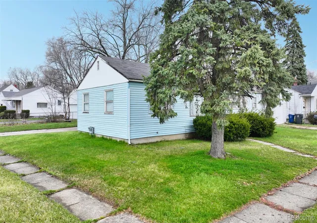 Photo 3 of Single family home for sale at 1301 Lavender Ave, Flint, MI 48504 | MLS# 20261021139 | Listing updated on 2026-07-06