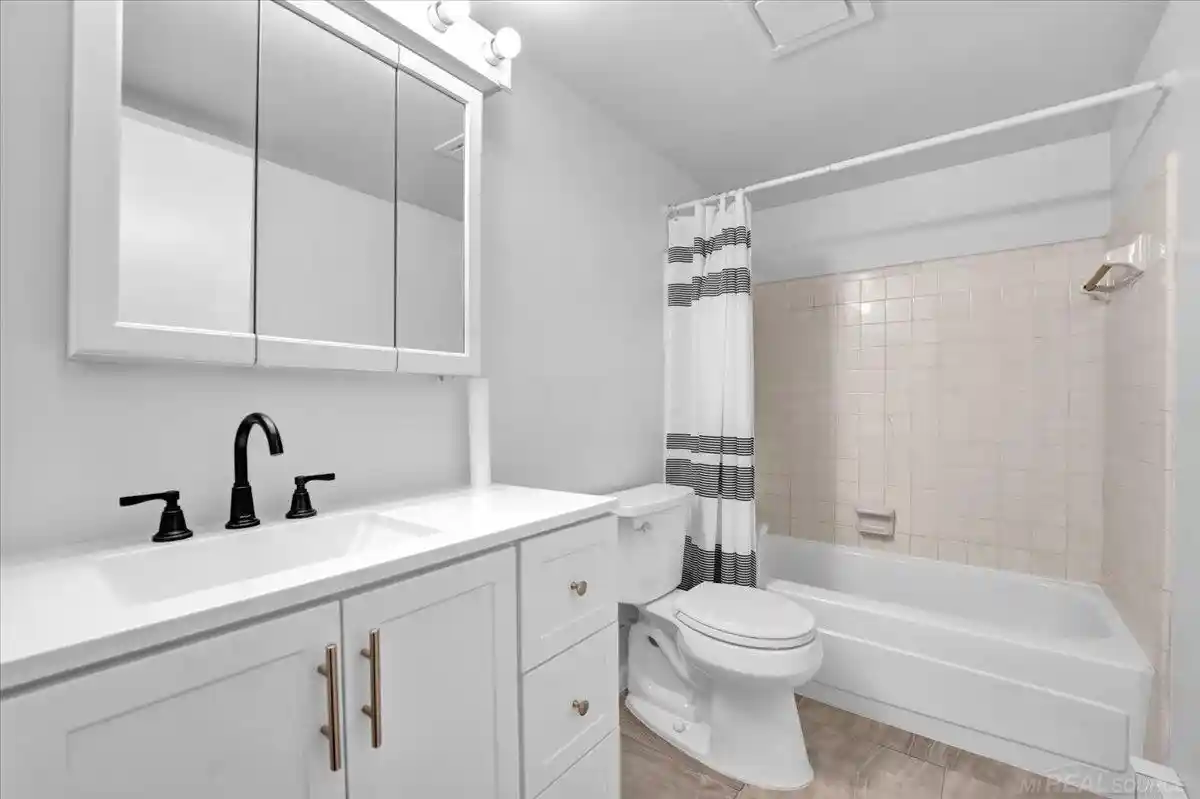 Listing Photo 17 - Condo for sale in 1617 S Riverside Ave C 18 located at 1617 S Riverside Ave C 18, Saint Clair, MI 48079 - Unit 1617 S Riverside Ave C 18