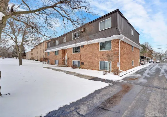 Listing Photo 5 - Condo for sale in building located at 1617 S Riverside Ave C 18, Saint Clair, MI 48079 - Unit #4