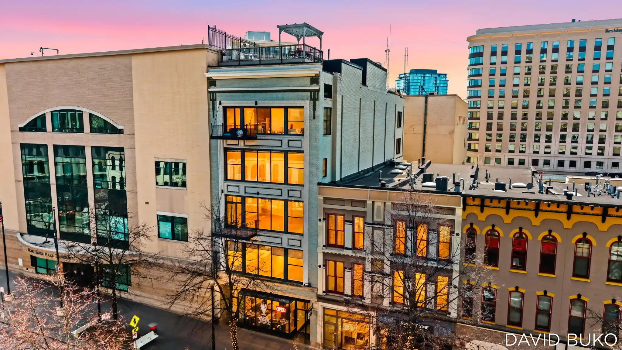 Listing Photo 2 - Condo for sale in 49 Monroe Ctr St Nw located at 49 Monroe Ctr St Nw, Kent, MI 49503 - Unit #10