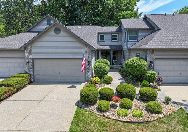 Photo 3 of Condo for sale at 2338 Golden Pond Ct, Fenton, MI 48430 | MLS# 5050203151 | Listing updated on 2026-09-04