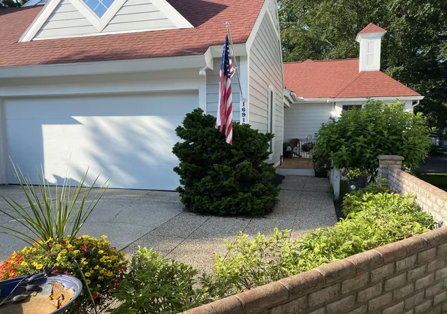 Listing Photo 2 - Condo for sale in building located at 16919 Lndg Ln, Spring Lake, MI 49456