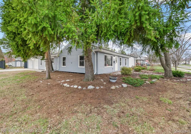 2nd image of 33101 Donnelly St, Garden City, MI 48135 | MLS# 20261021451