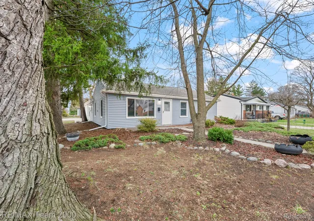 3rd image of 33101 Donnelly St, Garden City, MI 48135 | MLS# 20261021451