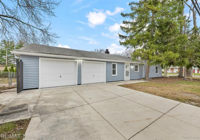 4th image of 33101 Donnelly St, Garden City, MI 48135 | MLS# 20261021451