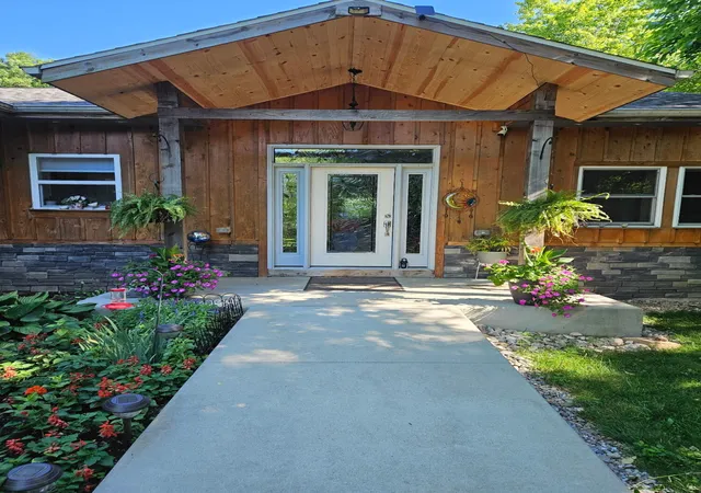 2nd image of 23536 Forest Shores Dr, Cassopolis, MI 49031 | MLS# 69026013269