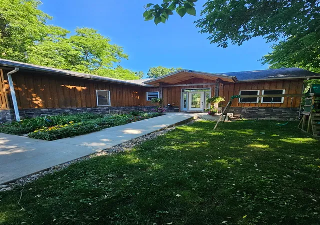 5th image of 23536 Forest Shores Dr, Cassopolis, MI 49031 | MLS# 69026013269