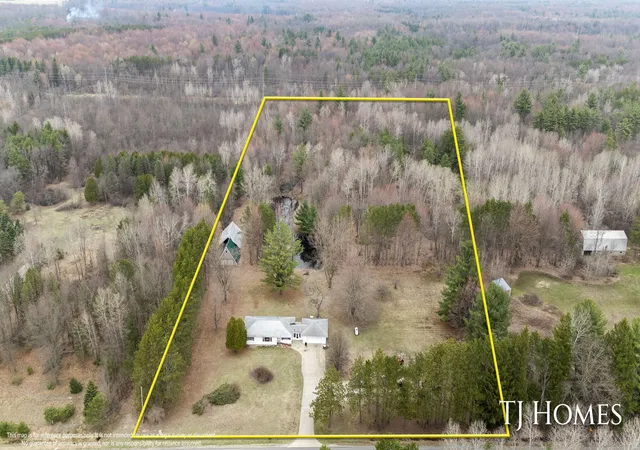 1st image of 5818 E Sternberg Rd, Fruitport, MI 49415 | MLS# 65026013287