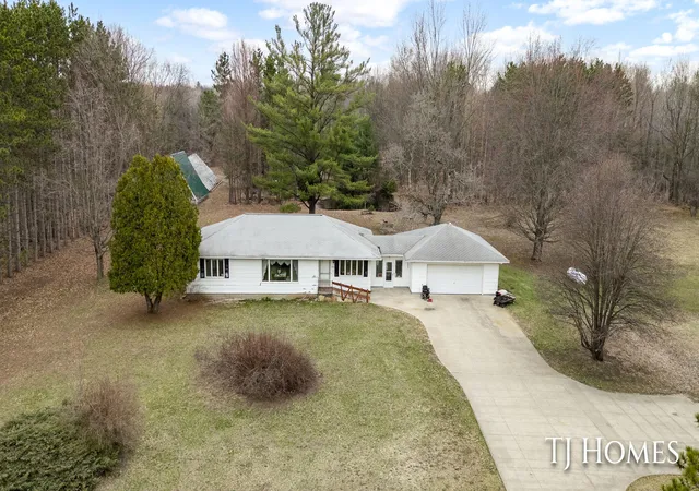2nd image of 5818 E Sternberg Rd, Fruitport, MI 49415 | MLS# 65026013287