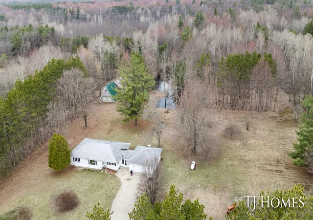 42nd image of 5818 E Sternberg Rd, Fruitport, MI 49415 | MLS# 65026013287