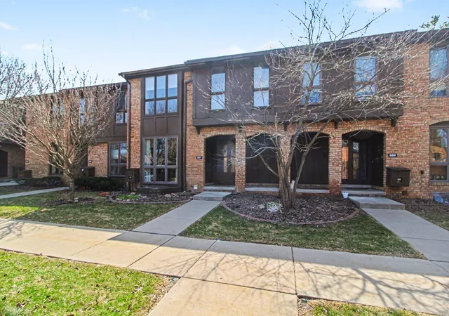 Listing Photo 2 - Condo for sale in building located at 887 Greenhills Dr, Ann Arbor, MI 48105