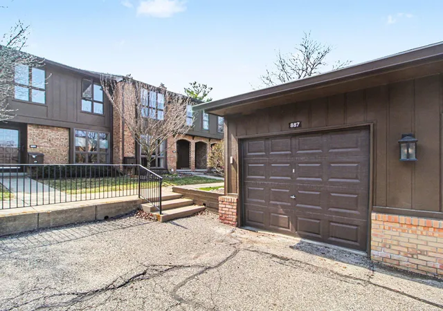 Listing Photo 3 - Condo for sale in building located at 887 Greenhills Dr, Ann Arbor, MI 48105