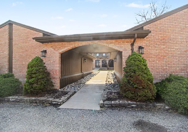 Listing Photo 4 - Condo for sale in building located at 887 Greenhills Dr, Ann Arbor, MI 48105