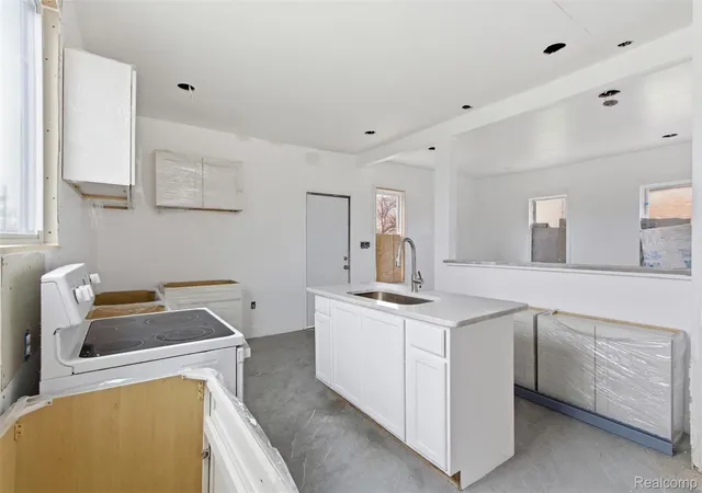 Photo 3 of Single family home for sale at 3109 E Canfield St, Detroit, MI 48207 | MLS# 20261021568 | Listing updated on 2026-10-08