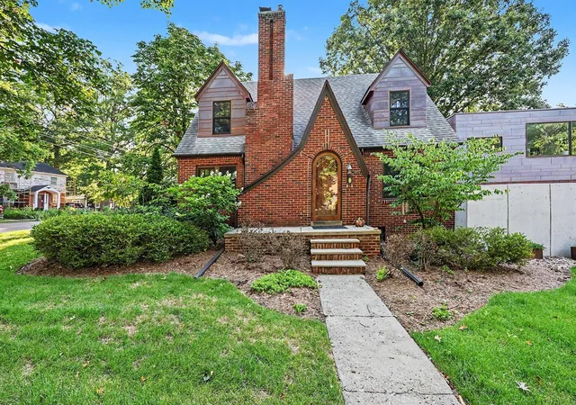 Photo 3 of Single family home for sale at 901 5th Street, Ann Arbor, MI 48103 | MLS# 81026013364 | Listing updated on 2026-08-27