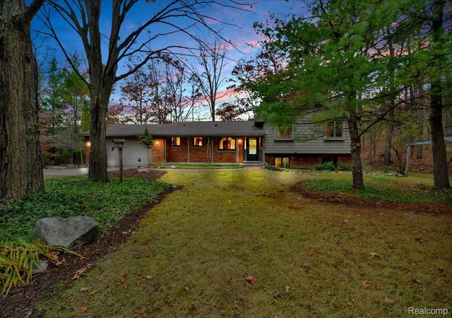 1st image of 75 Ridgemont Rd, Oxford, MI 48370 | MLS# 20261021661
