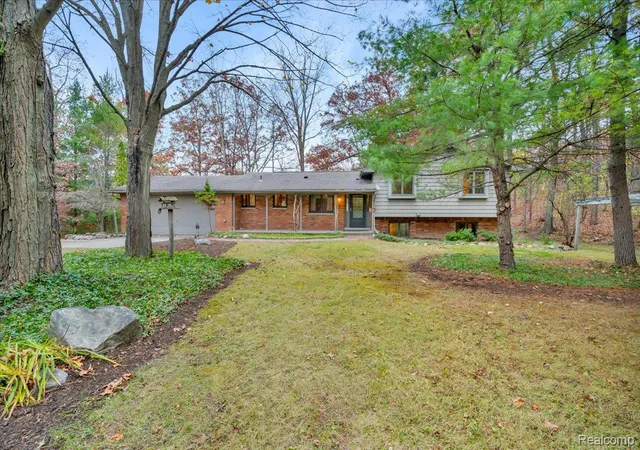 2nd image of 75 Ridgemont Rd, Oxford, MI 48370 | MLS# 20261021661