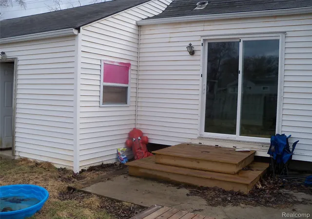 Photo 3 of Single family home for sale at 413 E Hemphill Rd, Flint, MI 48507 | MLS# 20261021708 | Listing updated on 2026-07-06