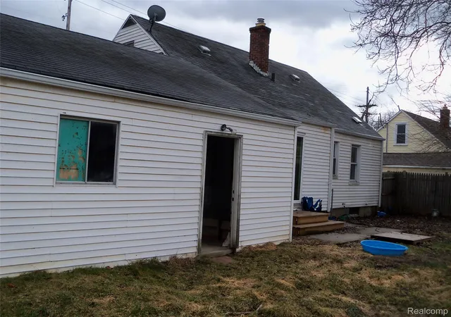 Photo 3 of Single family home for sale at 413 E Hemphill Rd, Flint, MI 48507 | MLS# 20261021708 | Listing updated on 2026-07-06